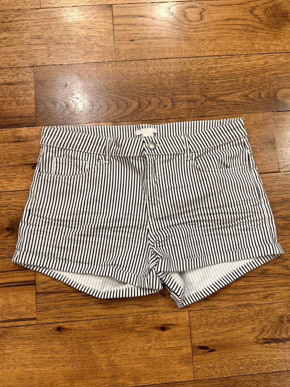 NEW WITH TAGS H&M Striped Black & White Women’s Denim Shorts